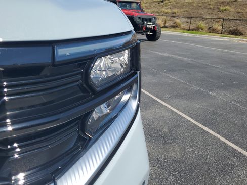 Certified 2025 Ford Expedition Platinum w/ Platinum Ultimate Package image 3