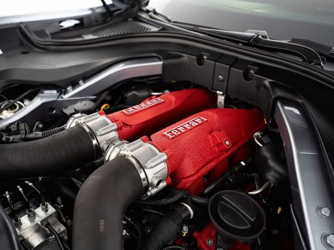 Certified 2022 Ferrari Roma image 27