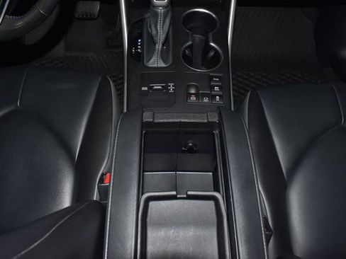 Used 2024 Toyota Highlander XLE image 24