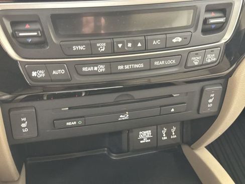 Used 2016 Honda Pilot Touring image 18