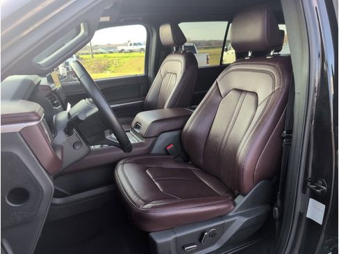 Used 2024 Ford Expedition Limited image 11