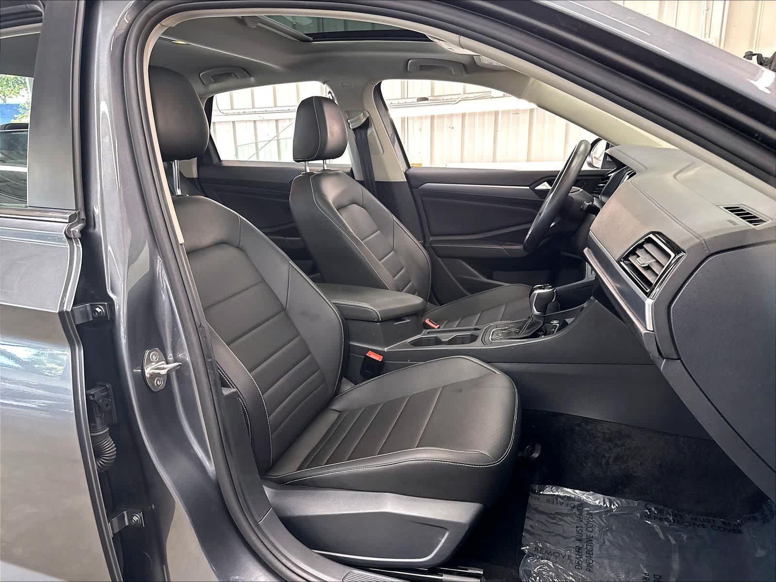 Used 2024 Volkswagen Jetta SE w/ Panoramic Sunroof Package FWD image 30