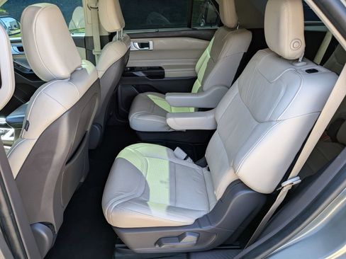 Used 2020 Ford Explorer Platinum w/ Premium Technology Package AWD/4WD image 28