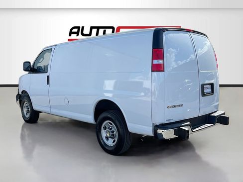 Used 2024 Chevrolet Express 2500 w/ Driver Convenience Package RWD image 5