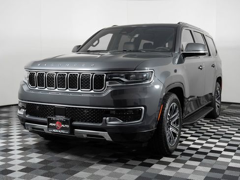 Used 2022 Jeep Wagoneer Series III image 2