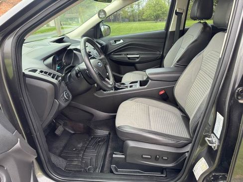 Used 2017 Ford Escape SE w/ SE Sport Appearance Package image 14