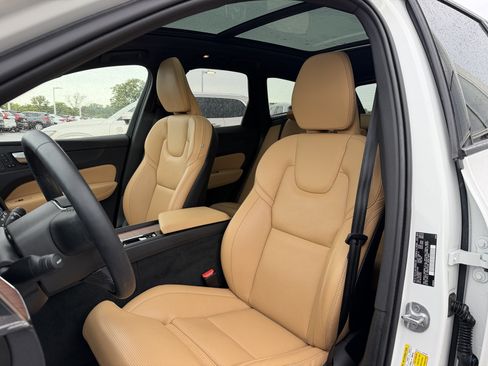 Used 2024 Volvo XC60 B5 Ultimate w/ Protection Package Premier AWD/4WD image 8
