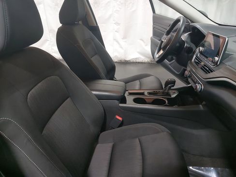 Used 2024 Nissan Altima 2.5 SV image 10