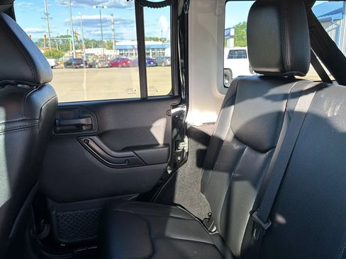 Used 2017 Jeep Wrangler Unlimited Sahara AWD/4WD image 59