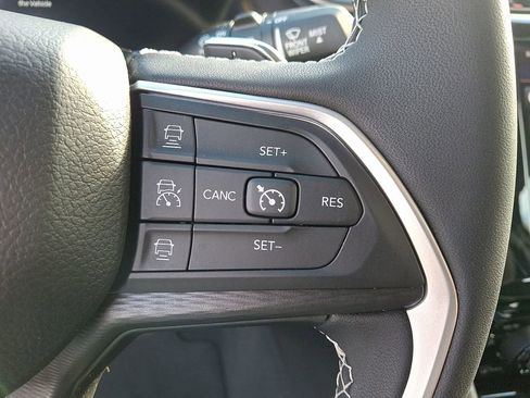 Used 2023 Jeep Grand Cherokee Laredo image 22