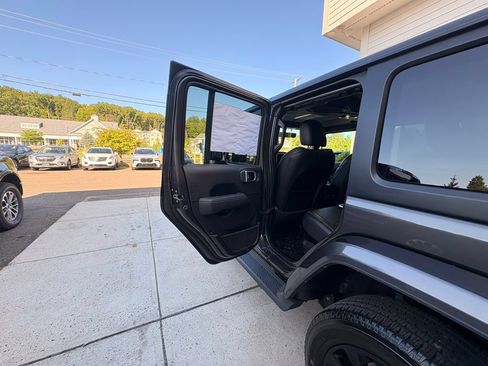 Used 2023 Jeep Wrangler Unlimited Sahara w/ Cold Weather Group AWD/4WD image 41