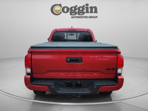 Used 2017 Toyota Tacoma TRD Off-Road image 5