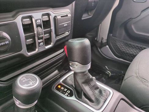 Used 2021 Jeep Gladiator Sport AWD/4WD image 12