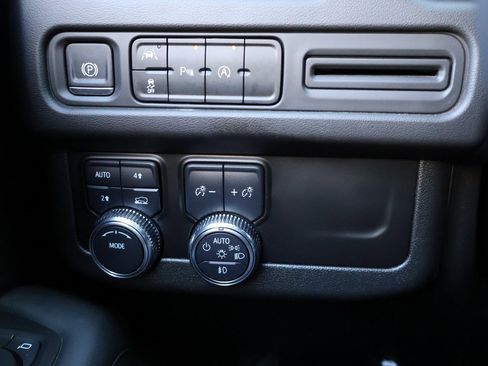 Certified 2024 GMC Yukon XL SLE w/ Gmc Pro Safety Plus Package image 39