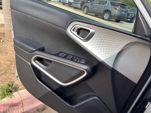 Used 2020 Kia Soul LX FWD image 22