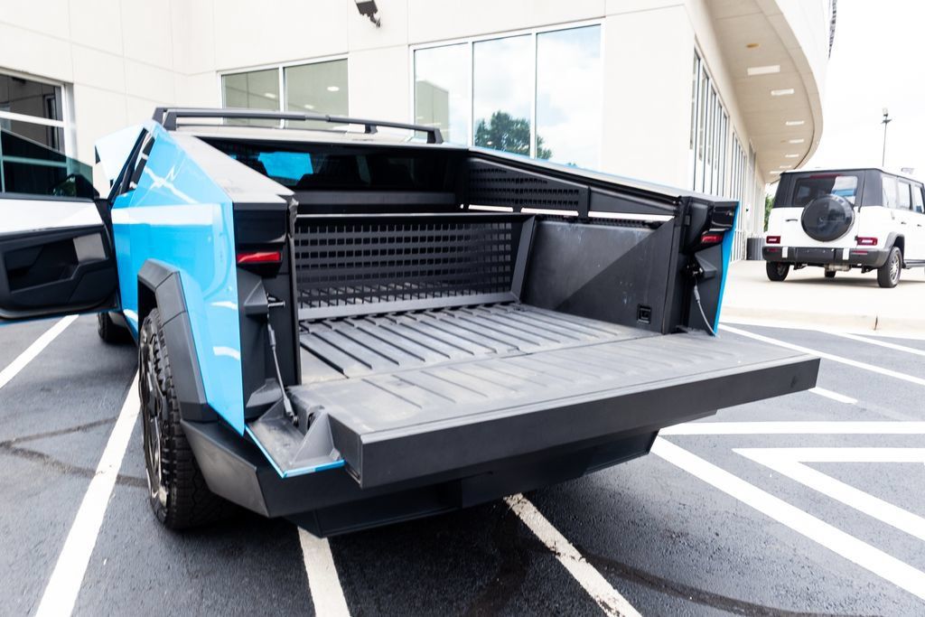 Used 2024 Tesla Cybertruck AWD Crew Cab image 48
