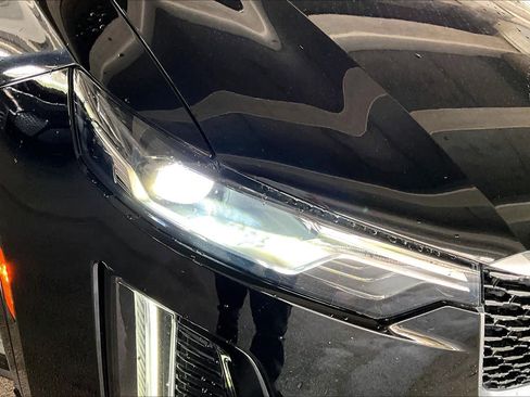 Used 2021 Cadillac XT6 Premium Luxury image 28