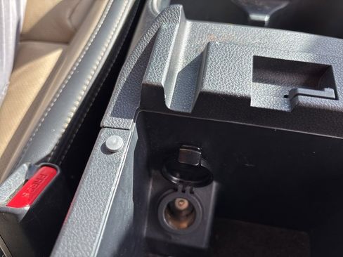 Used 2020 Subaru Outback Limited image 21