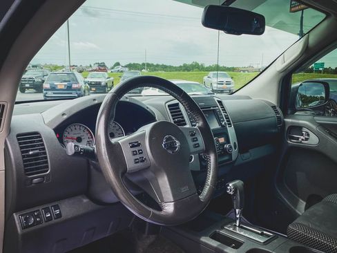 Used 2018 Nissan Frontier PRO-4X AWD/4WD image 2