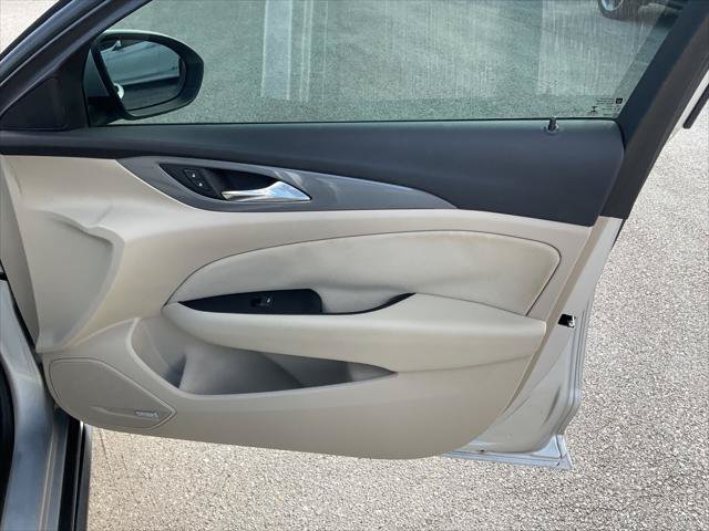Used 2018 Buick Regal Preferred w/ Sights and Sounds Package AWD/4WD image 23