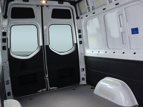 New 2025 Mercedes-Benz Sprinter 2500 image 30