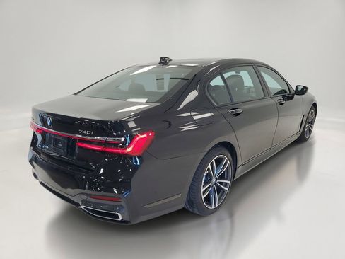 Used 2022 BMW 740i xDrive w/ M Sport Package AWD/4WD image 6