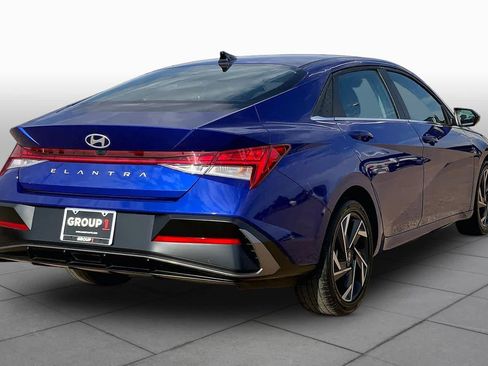 Used 2025 Hyundai Elantra SEL FWD image 12