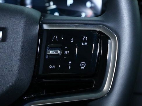 Used 2025 Land Rover Discovery Sport S image 24