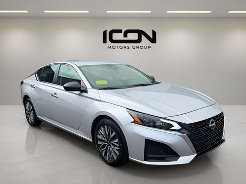 Used 2024 Nissan Altima 2.5 SV FWD image 7