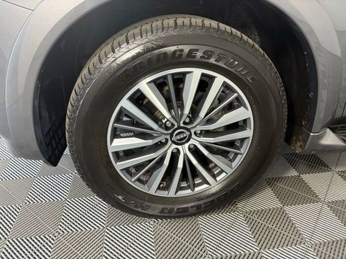 Used 2024 Nissan Armada SL w/ Captain's Chairs Package image 39