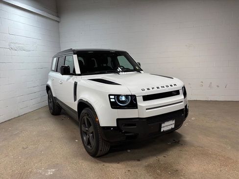 Used 2026 Land Rover Defender 110 X-Dynamic SE image 4