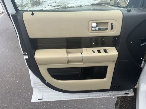 Used 2019 Ford Flex SEL image 24