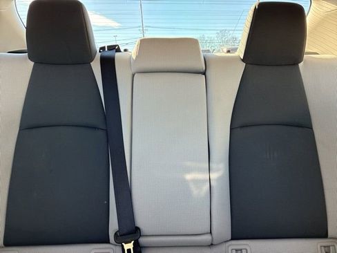 Used 2022 Toyota Corolla LE image 32