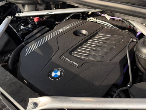 Used 2022 BMW X6 xDrive40i w/ M Sport Package image 28