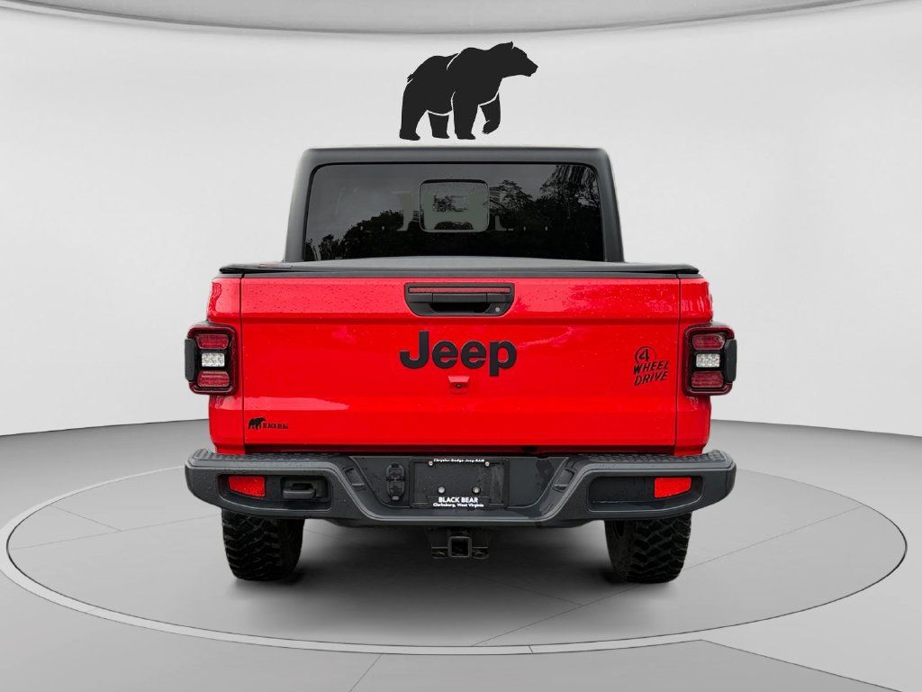 Used 2024 Jeep Gladiator Mojave AWD/4WD image 4