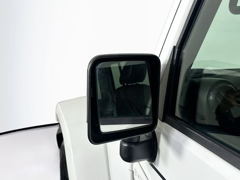 Used 2015 Jeep Wrangler Unlimited Sahara image 16