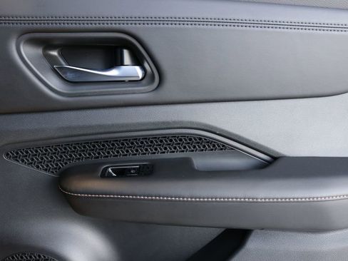 Used 2023 Nissan Ariya AWD image 30