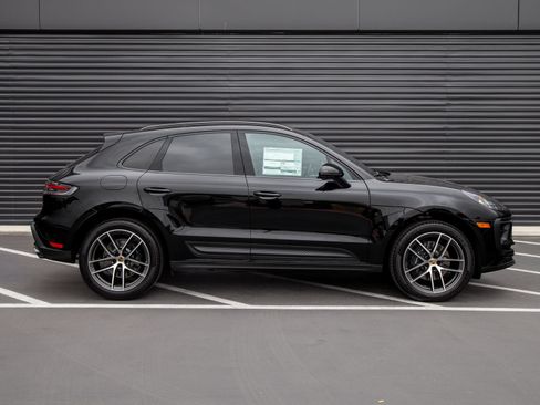 New 2026 Porsche Macan AWD/4WD image 8