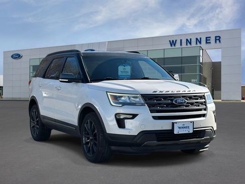 Used 2018 Ford Explorer XLT w/ Equipment Group 202A image 6