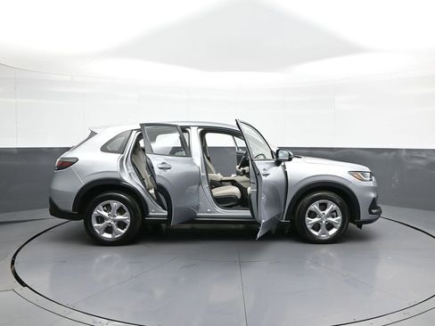 Certified 2024 Honda HR-V LX image 40