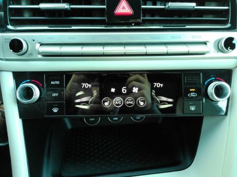 Used 2025 Genesis G70 2.5T image 45