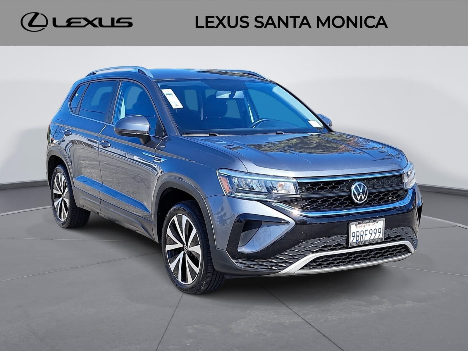 Used 2022 Volkswagen Taos SE FWD image 3