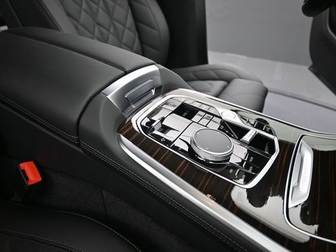 New 2026 BMW X7 xDrive40i w/ Premium Package AWD/4WD image 23