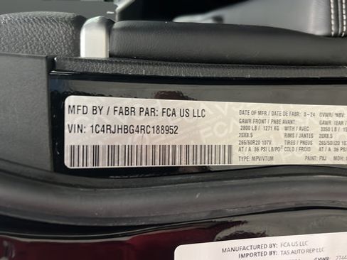 Used 2024 Jeep Grand Cherokee Limited w/ Luxury Tech Group II AWD/4WD image 38