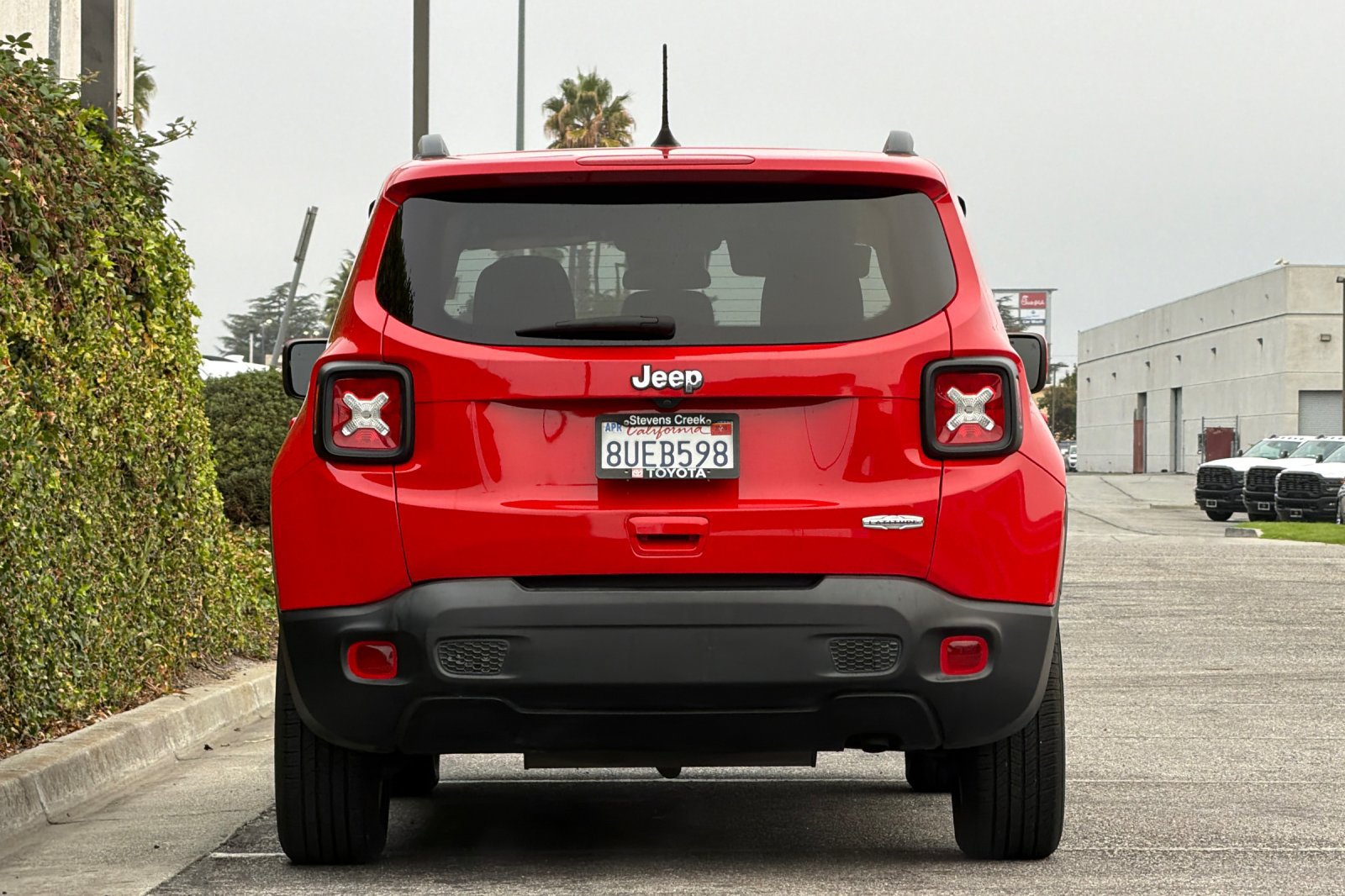 Used 2021 Jeep Renegade Latitude FWD image 5