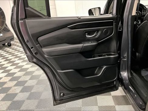 Used 2025 Honda Pilot Elite image 23