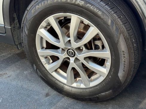 Used 2020 Nissan Rogue SV FWD image 6