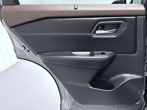 Used 2023 Nissan Rogue Platinum w/ Platinum Premium Package image 20