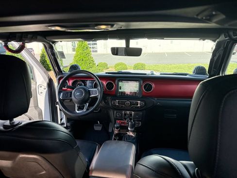 Used 2023 Jeep Gladiator Rubicon w/ Trailer Tow Package AWD/4WD image 19