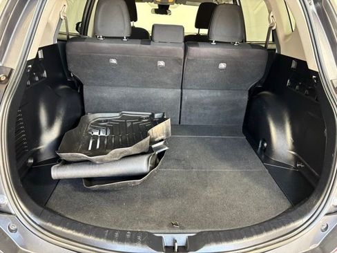 Used 2017 Toyota RAV4 LE AWD/4WD image 19